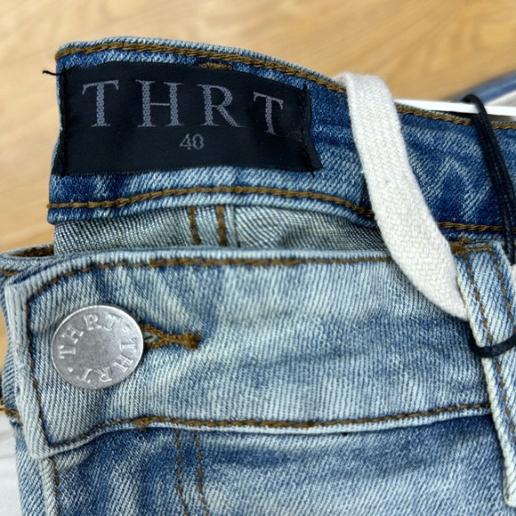 THRT DENIM PRIMARY C12 LIGHT WASH SKINNY JEANS - Picture 2 of 2